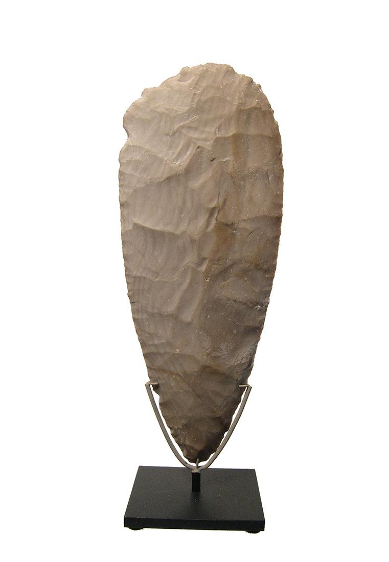 A choice Mayan tan chert blade, Mexico: A choice Mayan tan chert blade, Mexico, c. AD 500 - 800, fashioned from attractive banded stone, the tear-dropped shaped with well-knapped cutting edges. 8 1/2 x 3 1/2 in (21.5 x 8.9 cm). An attractiv