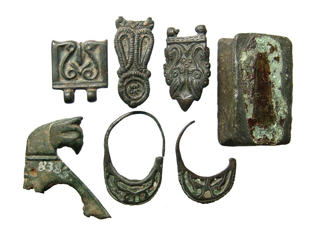 A nice group of 7 Seljuk bronze objects (1 of 5)