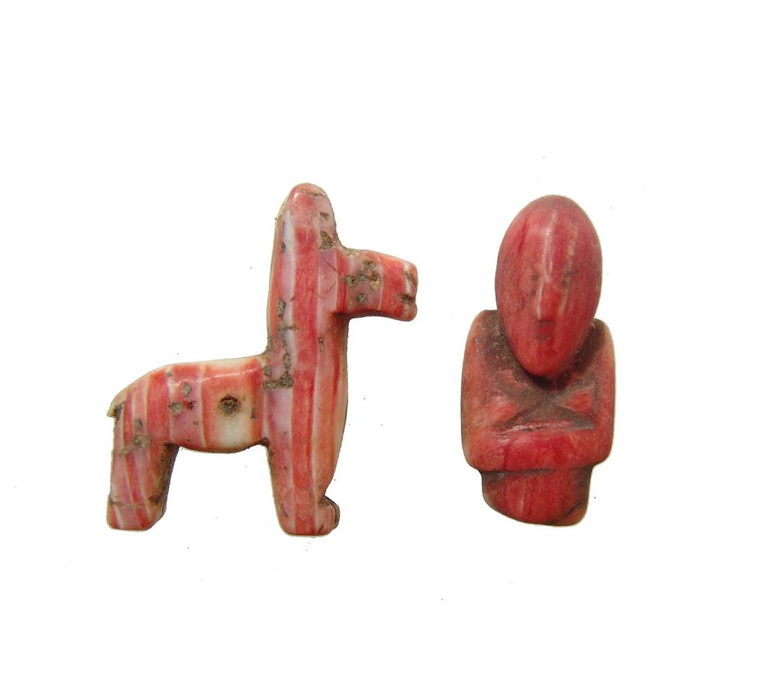 A pair of Inca spondylus shell figures (1 of 2)