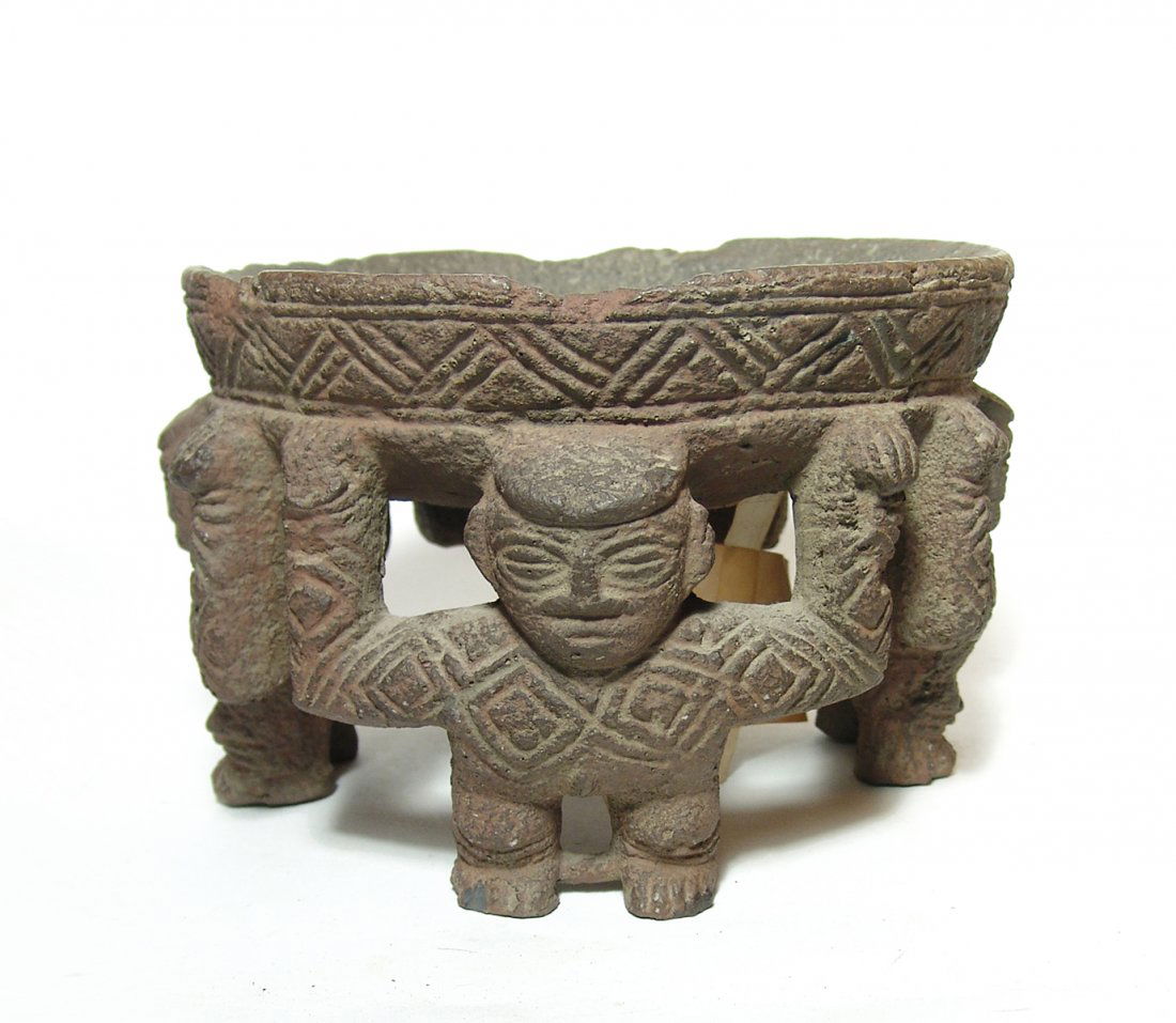 A nice museum replica of a Costa Rican metate (1 of 5)