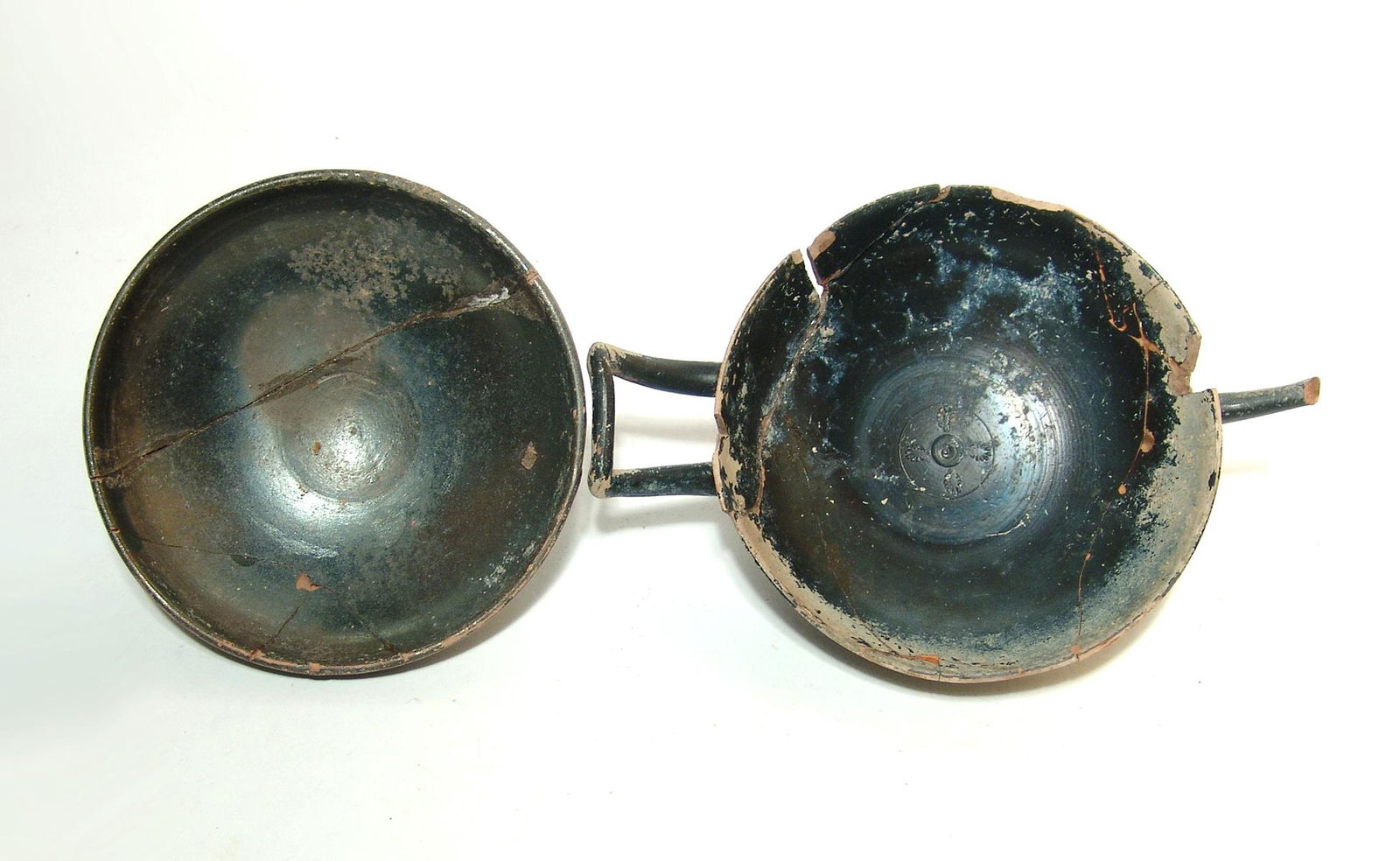 A pair of Greek black-glazed vessels, Magnia Graecia (1 of 5)