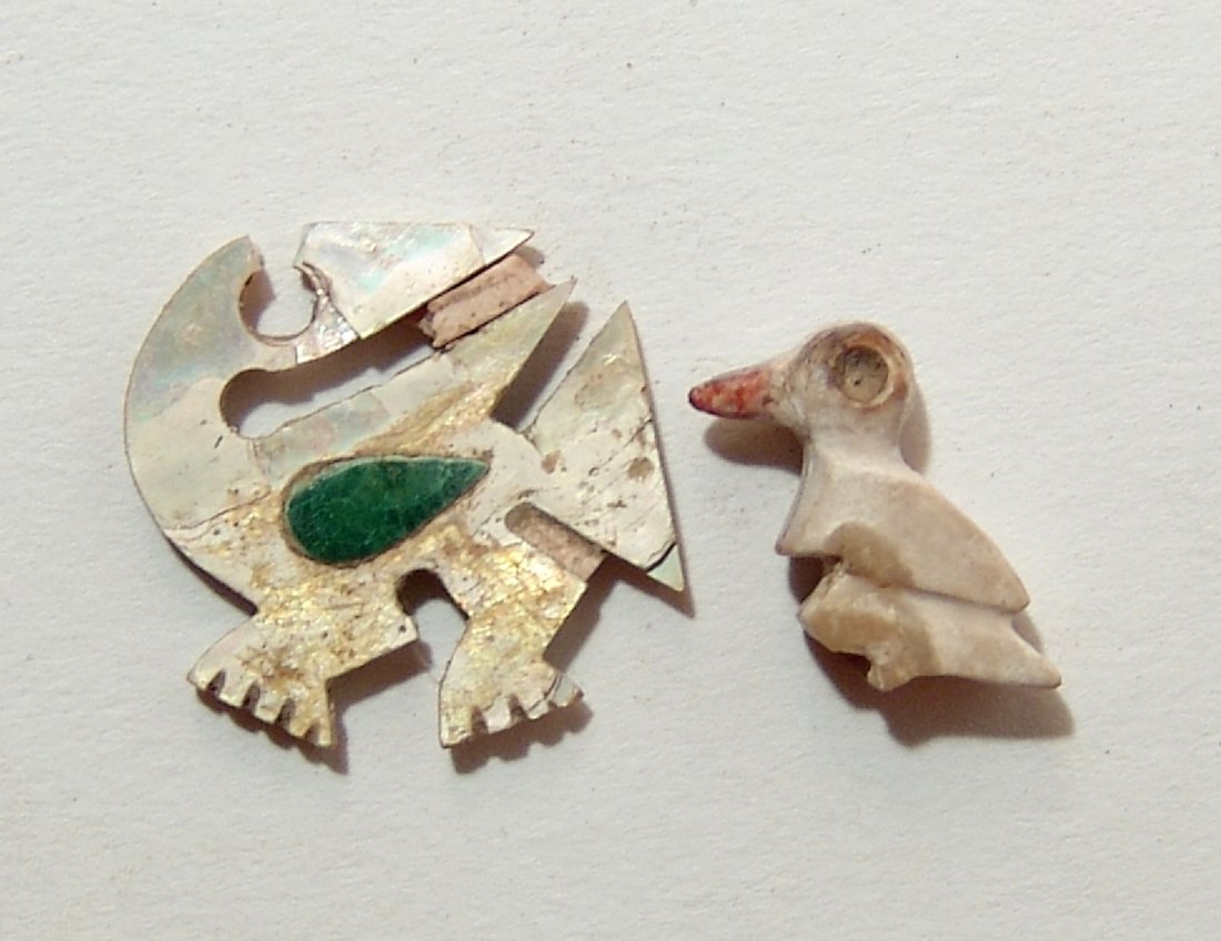 A pair of Chimu shell pendants in the form of birds (1 of 2)