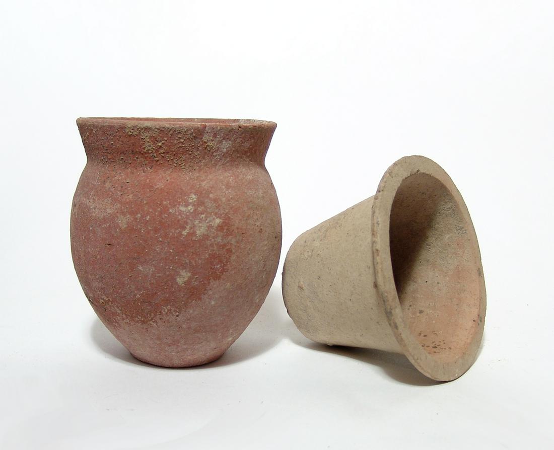 A pair of Roman pottery vessels (1 of 2)