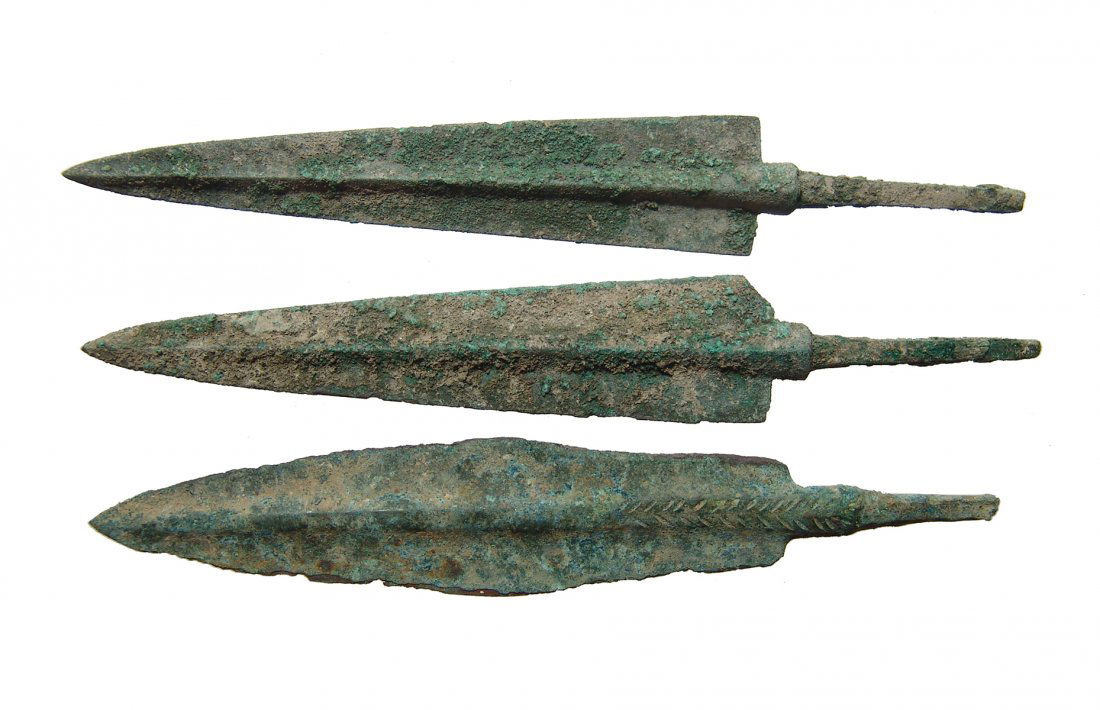 A lot of 3 nice Near Eastern bronze arrow points (1 of 2)