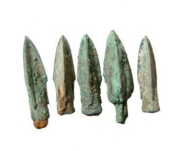 7 Chinese bronze arrow or ballista points, Qin Dynasty: A group of 7 Chinese bronze arrow or ballista points, Qin Dynasty, c. 255 - 206 BC, each trilobate with remnants of the long bronze or iron tangs these types possessed. Longest 1 3/4 in (4.4 cm). Ex