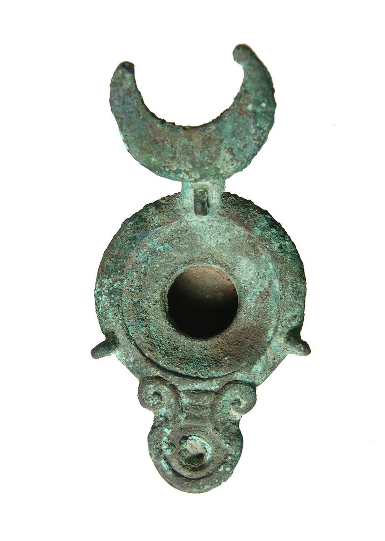 A nice Roman bronze oil lamp, 1st Century AD (1 of 4)