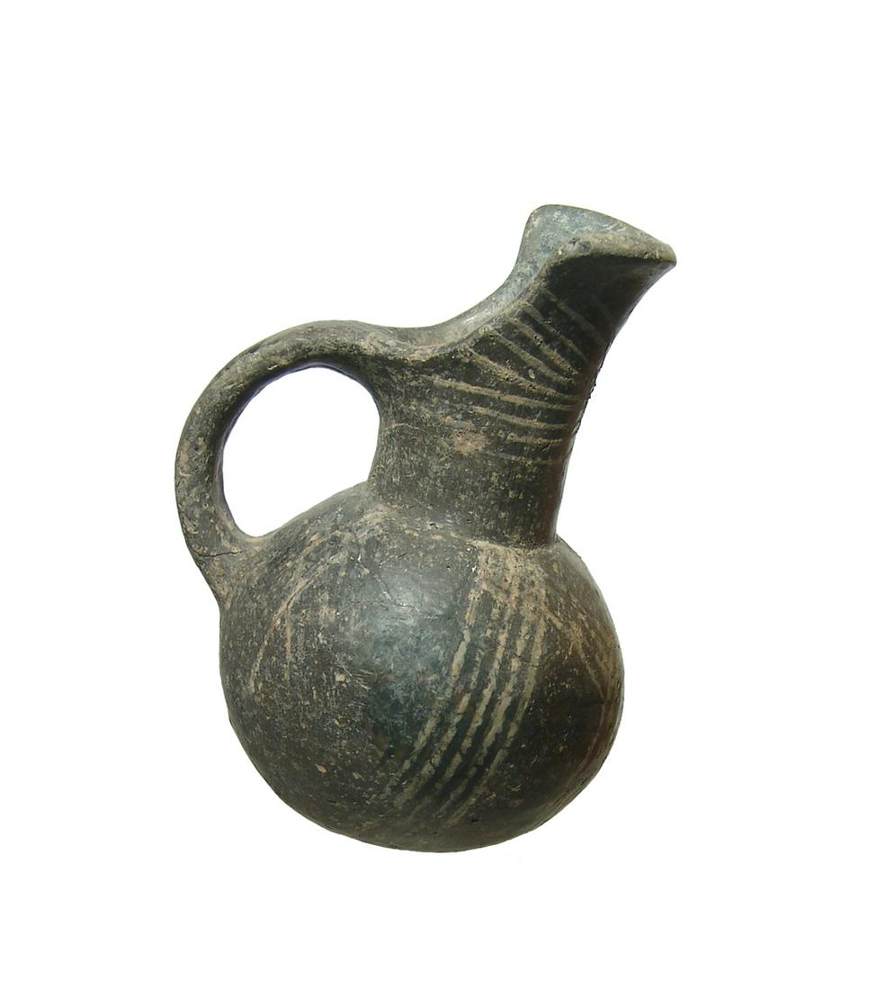 A Yortan culture black-ware jug, Early Bronze Age II (1 of 5)