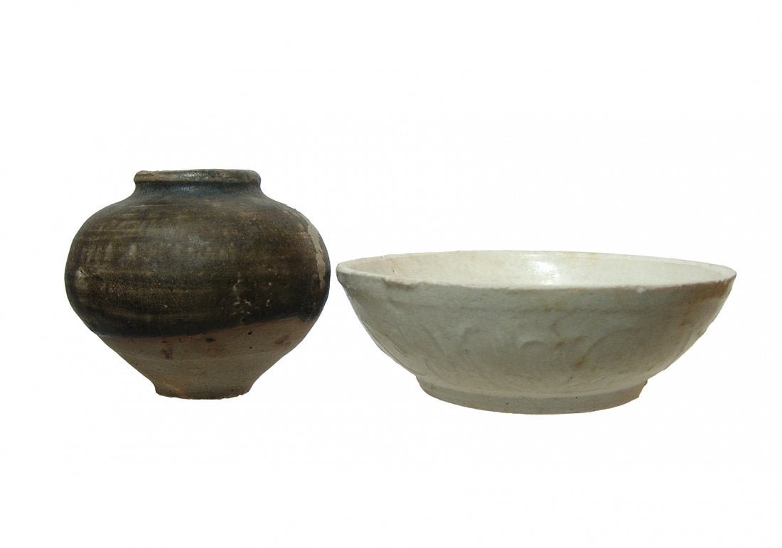 A Chinese celadon bowl and a glazed jar (1 of 5)