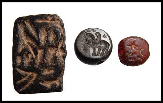Lot of 2 seals. Syria, Neo-Assyrian, Sasanian: Lot of 2 pieces. 1). Syria, 2nd Millenium BC. Black steatite rectangular stamp seal with stylized animals, chipped. 34 x 22mm. cf. Von der Osten, Collection of Hans von Aulock, p. 91, no. 53.; 2). Neo