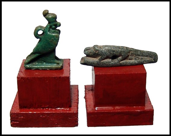 2 nicely mounted amulets of Horus and a crocodile: Ancient Egypt. A pair of nicely mounted amulets of Horus and a crocodile, Late Period, c. 664 - 30 BC. The Horus, in falcon-form, wears double crown and is in choice condition with deep green-blue gla