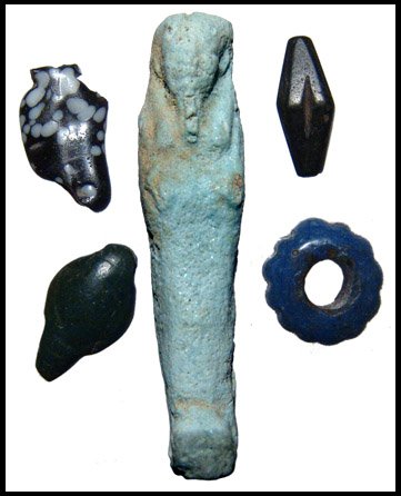 Ancient Egyptian beads and an ushabti: Ancient Egypt. A lot consisting of three beads and an ushabti. The ushabti is a Late Period example with light turquoise glaze, H: 6.6 cm, the rest of the lot 3 glass beads in the form of stylized fru