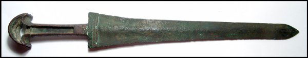 Choice bronze dirk from Western Iran,: A choice bronze dirk from Western Iran, late 2nd millenium BC, with hilt and blade cast in one piece. The open cast crescentic pommel with three raised ribs across the top, open on either side and fla