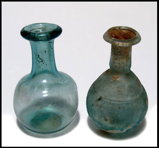 2 nice Roman light blue glass bottles: A lot of 2 nice Roman light blue glass bottles, 2nd - 3rd century AD, each with spherical bodies, tubular necks and folded mouth. One with old collection label on base "Vieil-åtre 914". Both vessels