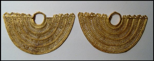 Large Sinu gold ear ornaments from Colombia: A pair of beautiful Sinu gold ear ornaments, Colombia, AD 300 - 1550, of attractive weave design. Cast gold, made by the lost was process creating a false filigree. Each piece is composed of four rows