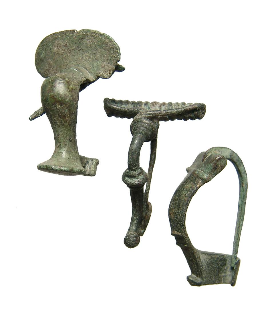 A lot of 3 Roman bronze brooches (1 of 3)