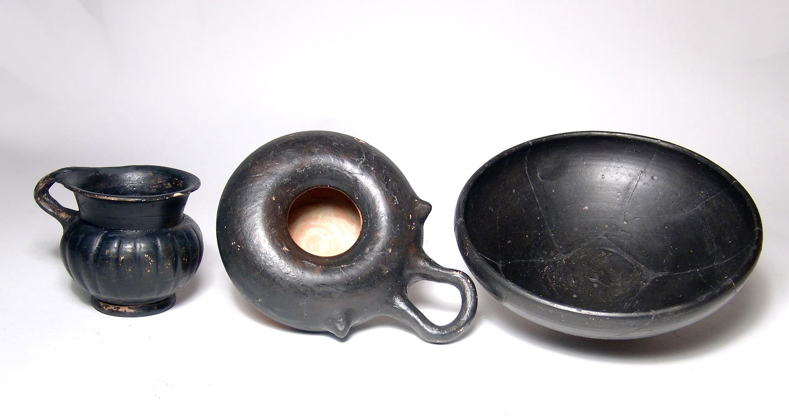 A lot of 3 Greek black-ware pottery vessels (1 of 5)