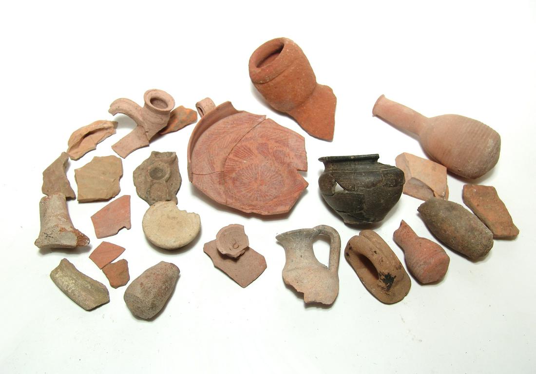 A large group of ancient pottery fragments (1 of 4)