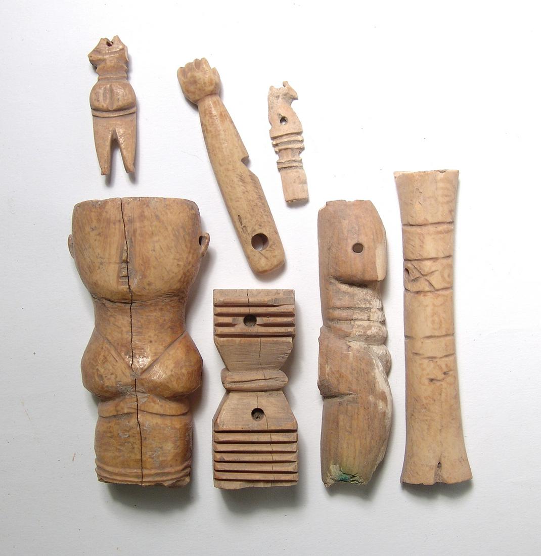 A lot of 7 Coptic bone dolls and decorative fragments: A lot of 7 Coptic bone dolls and decorative fragments, Egypt, c. 4th - 7th Century AD. Lot includes part of a large doll, a smaller doll, a furniture inlay and one other carved piece. Also in the grou