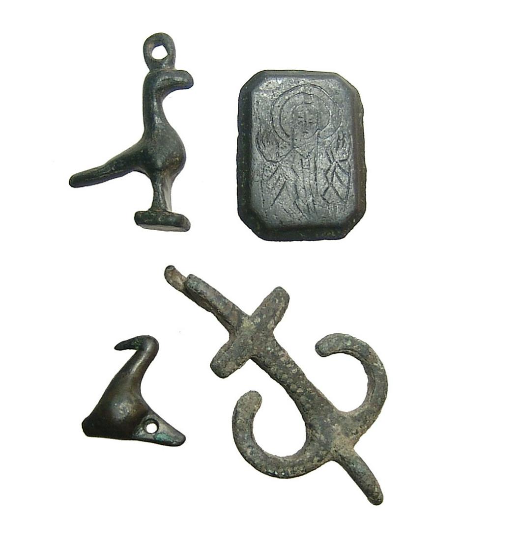 A lot of 4 ancient bronze objects (1 of 3)