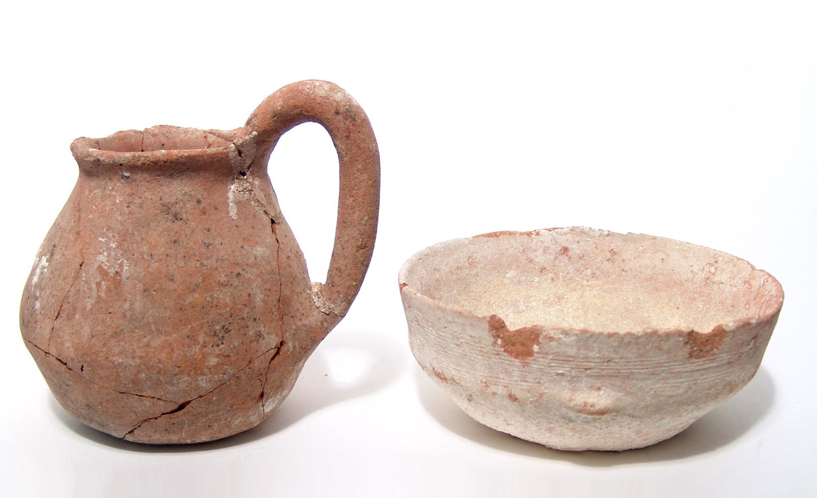 A pair of Bronze Age ceramic vessels (1 of 3)