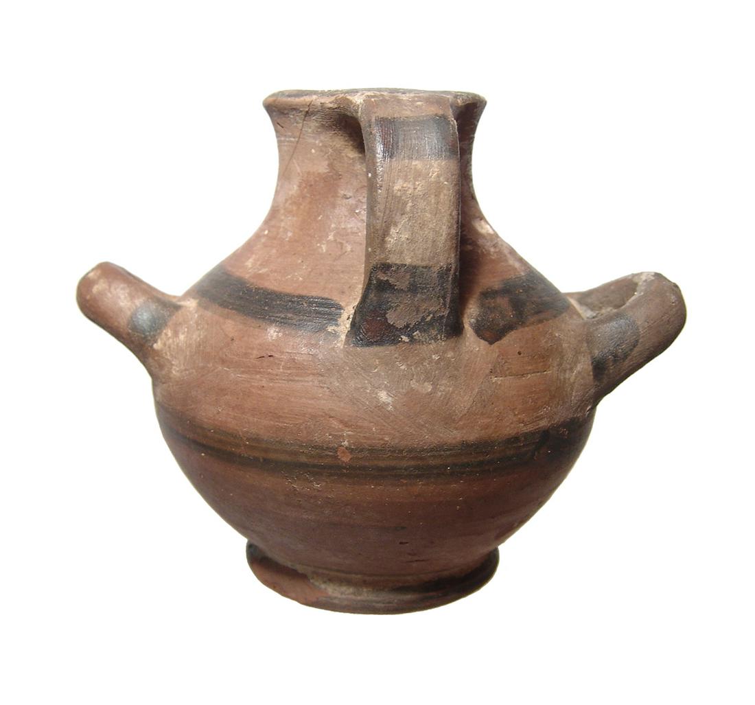 A Cypriot painted hydria, Cypro-Archaic (1 of 4)