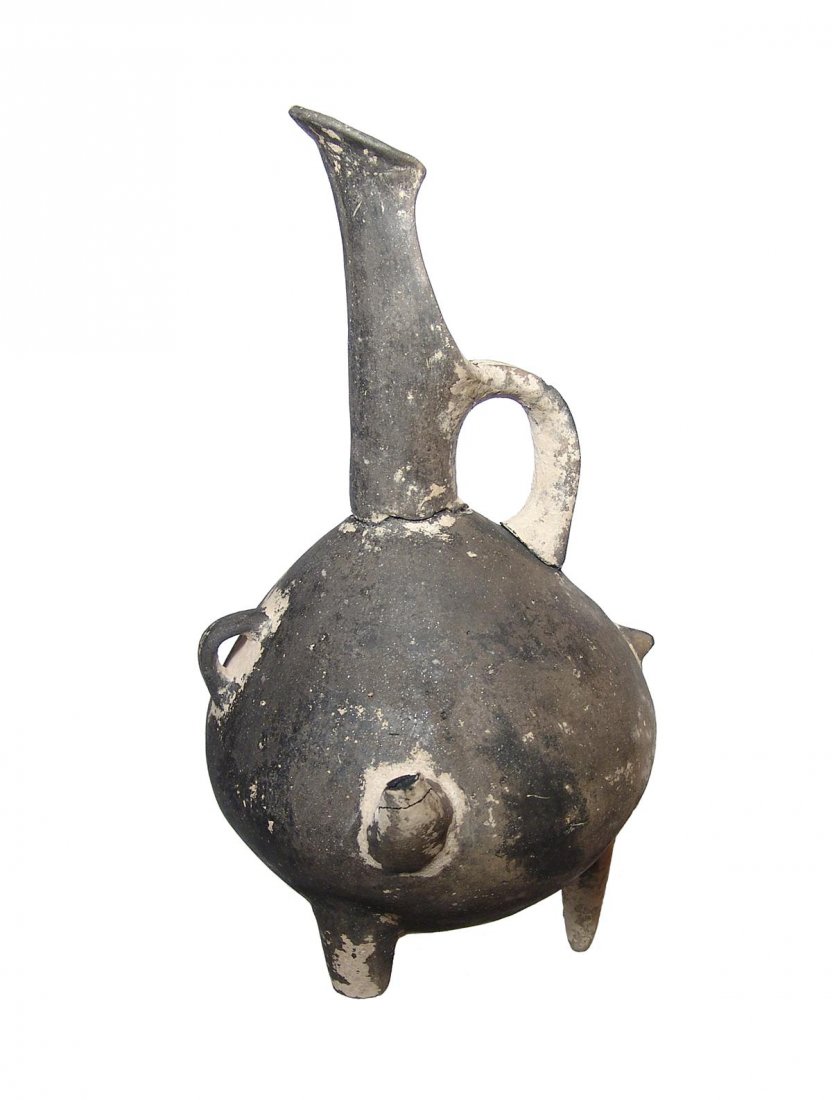 A large Yortan culture ceramic jug, Anatolia (1 of 4)