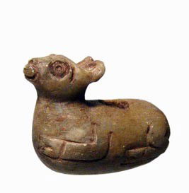 Nice Inca Colonial stone deer canopa: An Inca Colonial stone canopa in the form of a deer, c. 17th Century, the body ovoid with the head nicely rendered. The legs are cut into the side of the body as is the tail and bowl in the back. Inta