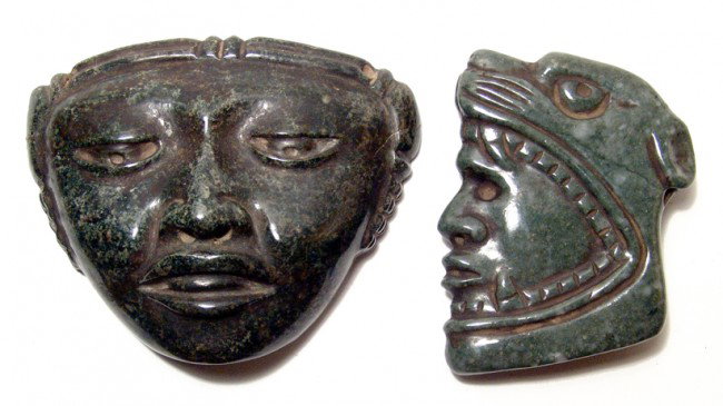 2 antique Pre-Colombian jade carvings: A pair of antique Pre-Colombian jade carvings, early-mid-20th Century, each nicely rendered with a high polish. W: 5 3/8" (13.8 cm) & H: 4 3/8" (11.1 cm). Attractive display pieces! Ex old Los Angeles