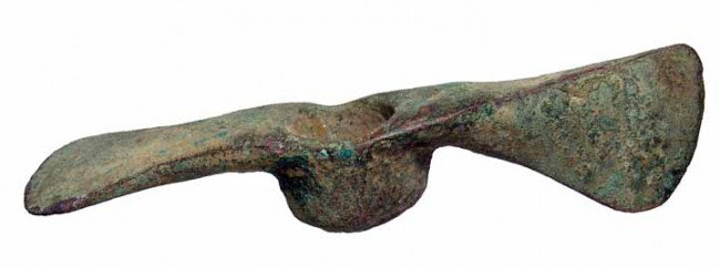 Bronze European fighting axe, 9th-6th Century BC: A bronze European fighting axe, c. 9th-6th Century BC. Intact with an even green patina. L: 6 1/4" (16.5 cm). Ex Henk Huffener collection, UK, acquired in the later 19th Century.
