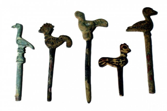 Lot of 5 ancient Bactrian bronze bird finials: A group of 5 Bactrian bronze bird finials from cosmetic applicator wands, 3rd-2nd Millennium BC. All are nicely detailed and different. H: 40mm to 70mm. Ex Florida private collection.