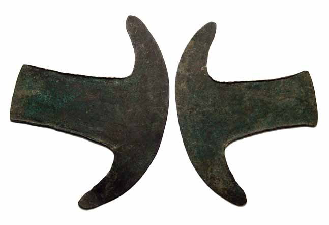 Pair of Chimu bronze tumi from Peru: A pair of Chimu bronze tumi, Peru, ca. AD 1100-1450, each intact with a nice even green-brown patina. Lengths from 4 3/8" to 4 3/4" (11.1 to 12.1 cm). Ex Henk Huffener collection, UK, acquired in the 