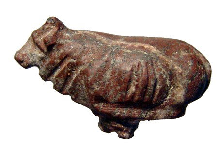 Choice Egyptian stone amulet of a trussed ox: A choice stone amulet of a trussed ox, 3rd Intermediate Period, c. 1075 - 656 BC. Carved fully in the round and nicely detailed. L: 21mm. Ex Cecil Best collection, London (1882 - 1973).