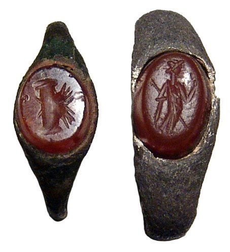 Pair of Roman rings with intaglios: A pair of Roman rings with intaglios, 1st - 2nd Century AD. The first ring is silver, the stone depicts the goddess Eirene, raising hand and holding a sceptre, 9 x 6mm. The second ring is bronze, the 