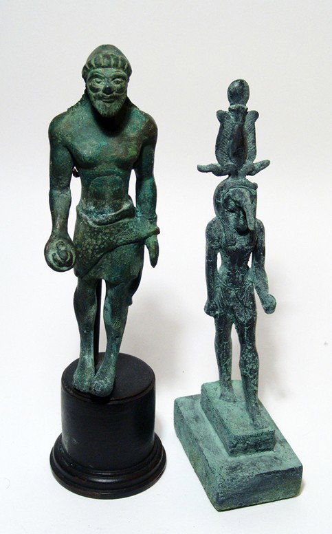 Pair of antique bronze statues - Egyptian / Greek: A pair of bronze statues - Egyptian and Greek, early 20th Century. The first is a nicely detailed bronze figure of the Egyptian god Thoth, wearing plumed headdress, tripartite wig and kilt, the left h