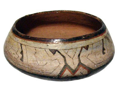 Shipibo bowl, Upper Amazon, Brazil or Peru: A beautiful Shipibo bowl from the Upper Amazon area of Brazil or Peru, early 1900's. This unusually delicate bowl is 5-1/4" in diameter and is elaborately decorated with the characteristic geometric p