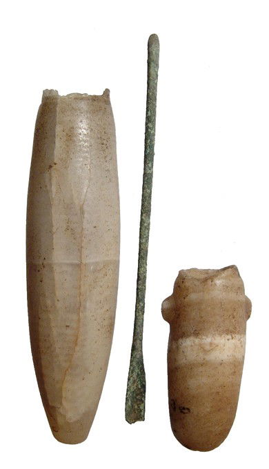 Egypt. Pair of alabaster cosmetic containers: A pair of alabaster cosmetic containers, Late Period, c. 664 - 343 BC, both with nice banding and translucent walls, the smaller with lug handles. Both with minor rim chipping, the larger with bronze