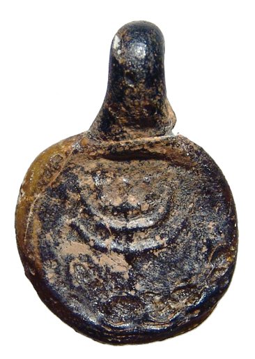 Judaean glass pendant with a Menorah: A Judaean glass pendant with a Menorah, c. 4th - 5th Century AD, of black glass with a large suspension loop. Intact with light pitting and earthen deposits. H: 31mm. Rare! Ex Northern California priv