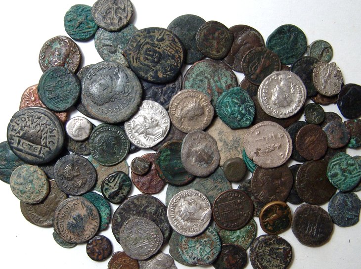 73 Roman, Greek & mixed silver & bronze coins: Lot of 73 mixed Roman, Greek & mixed silver and bronze coins. Lot includes a good mix of Roman bronze and silver, Greek bronze and silver, a few Byzantine bronze, a Medieval silver coin or two and a f