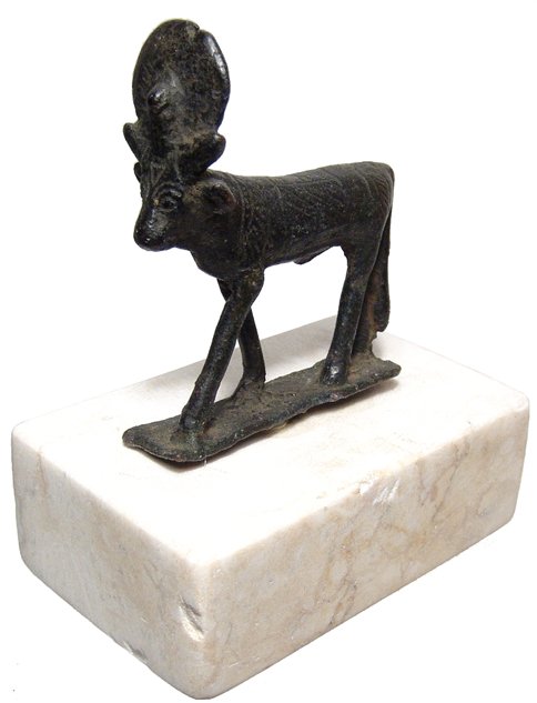 Atractive Egyptian Bronze Apis Bull: A beautiful bronze Apis bull, Late Period, c. 664 - 343 BC, striding forward on rectangular base, wearing a solar disc and uraeus between the horns, the body with incised decoration including the tria