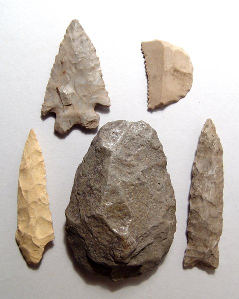 A lot of 5 Egyptian Pre-Dynastic stone tools: A lot of 5 Egyptian Pre-Dynastic stone tools, c. 5500 - 3000 BC. Lot includes a serrated scraper, W: 1 5/8" (4.1 cm); a perfect stone point, L: 2 3/4" (6.9 cm); a pair of narrow points, L: 3 3/4" (9.5