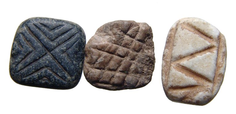 Lot 3 Syrian & Levantine stone stamp seals: A lot 3 Syrian & Levantine stone stamp seals. The first is an early Syrian black serpentine stamp seal, c. 5th Millennium BC, with cruciform device on base, W: 18mm; the second a Syrian tan steatite p