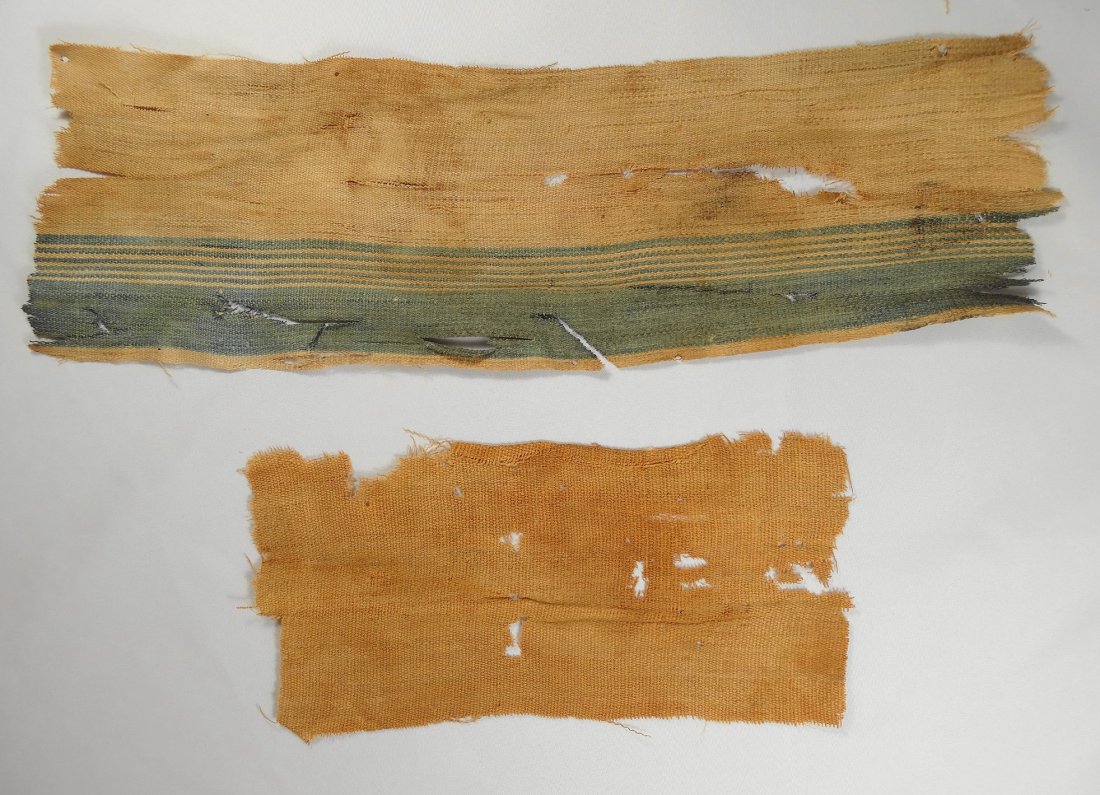 A lot of 2 Egyptian textile fragments: A lot of 2 Egyptian textile fragments. The first is a piece of mummy linen, Late Period, c. 664-30 BC, L: 7 3/10Ó (18.6 cm), W: 3 2/5Ó(8.7 cm). The second is a fragment of Coptic textile in blue and