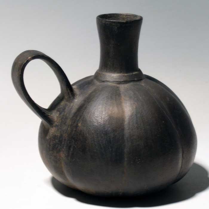 A superb Inca squash vessel - 2