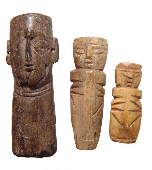 A lot of 3 Coptic Bone Dolls: A lot of 3 Coptic Bone Dolls, Roman Egypt, c. 5th - 7th Century AD, each with minor losses and nice desert varnish. Largest H: 6 cm, Smallest H: 3.7 cm. From the Estate of Robert Viola, Queens, NY.