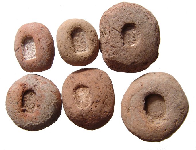 A lot of 6 Egyptian terracotta molds: A lot of 6 Egyptian terracotta molds, Late New Kingdom, c. 1292 - 1075 BC, each for an amulet with a royal cartouche. Three of them have been nicely cleaned and are for Ramesses II, the others are par