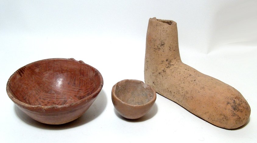 A lot of 3 Pre-Columbian ceramic objects: A lot of 3 Pre-Columbian ceramic objects. The first is a Narino bowl with nice black geometric decoration, Colombia, c. AD 1000 - 1500, intact and the inside nicely burnished. Dia: 5 3/4" (14.6 cm). T