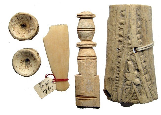 5 Coptic bone items, Roman Egypt: A group of 5 Coptic bone items, Egypt, c. 4th - 5th Century AD, each with incised detail. The two larger pieces probably are decorative elements for furniture or similar and one is paddle shaped with 