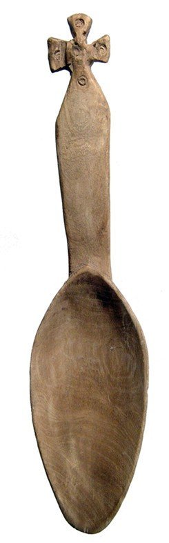 A nice Byzantine wooden spoon: A nice Byzantine wooden spoon, c. 10th - 14th Century AD, the bowl quite large with a wide handle, rounded at back, surmounted by a cross. Some minor weathering to end of handle, otherwise an attracti