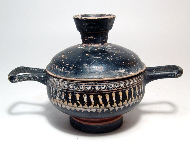 Choice Apulian Lekanis, Magnia Graecia: A choice Apulian Lekanis, Magnia Graecia, c. 330 - 300 BC, the lid perfectly fitted, with tall foot and two delicate handles. On either side of the bottom part of the vessel an applied vine decoration