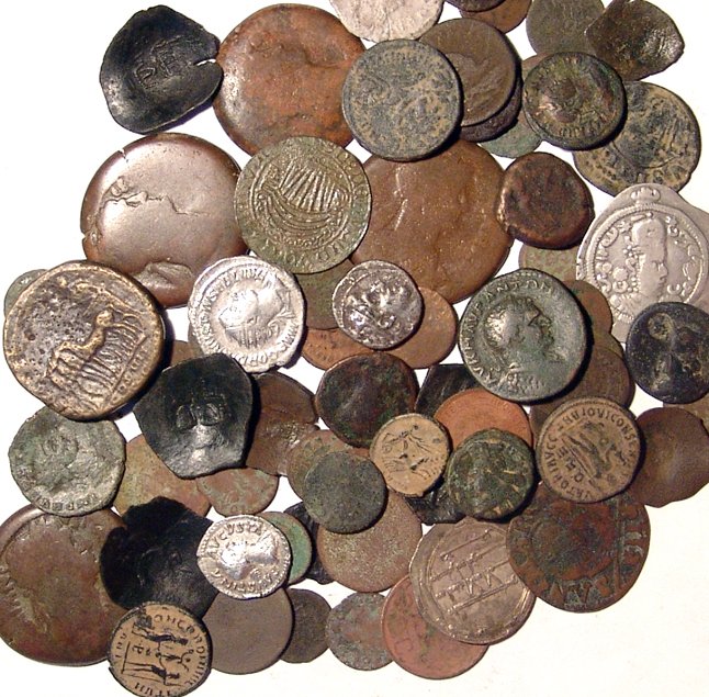 A lot of 70+ mixed coins: A lot of 70+ mixed coins. Lot includes a Greek drachm of the Seleucid king Alexander Balas, some Roman bronze and silver coins, including four large Drachms from Egypt, Byzantine bronze coins, a large